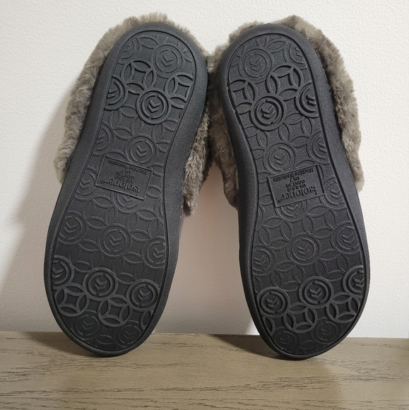 Isotoner Slippers - Picture 4 of 4